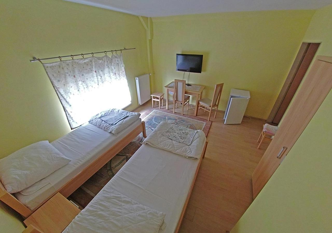 Hostel "Na Bocianowie" บิดกอชซ์ ภายนอก รูปภาพ